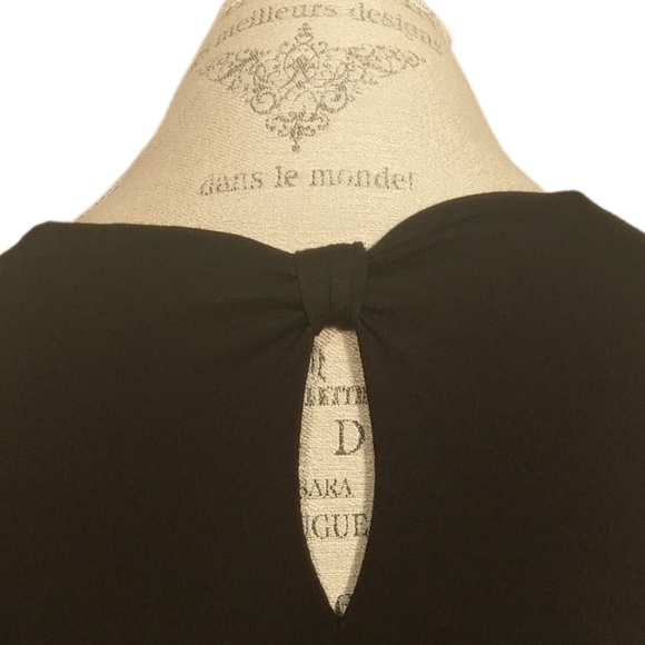 Tahari top with back cutout and bow style detail - Picture 4 of 5
